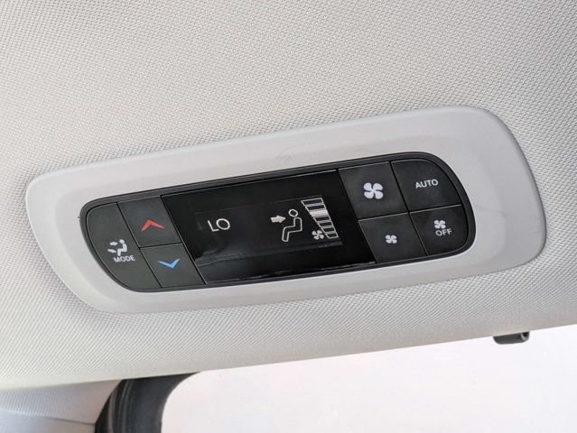Used 2019 Chrysler Pacifica Touring-L FWD image 16