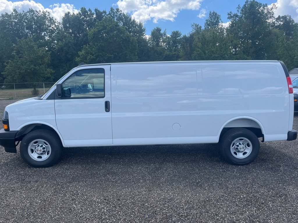 New 2025 Chevrolet Express 3500 Extended w/ Driver Convenience Package RWD image 2