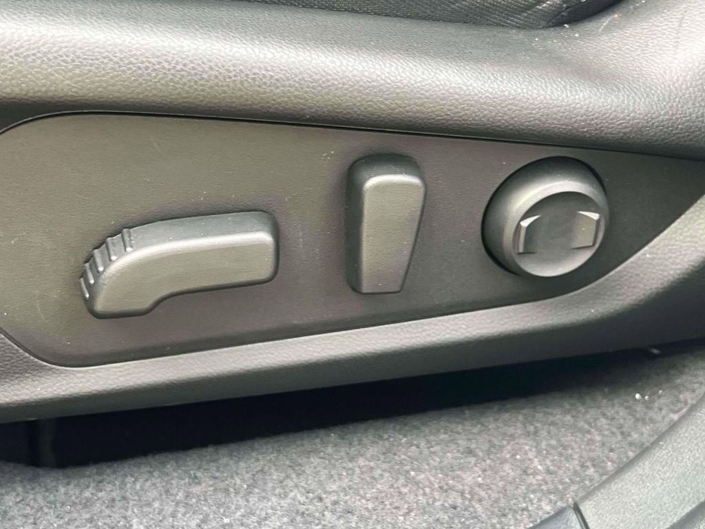 Used 2025 Subaru Forester Premium image 18