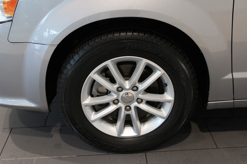 Used 2019 Dodge Grand Caravan SXT image 28