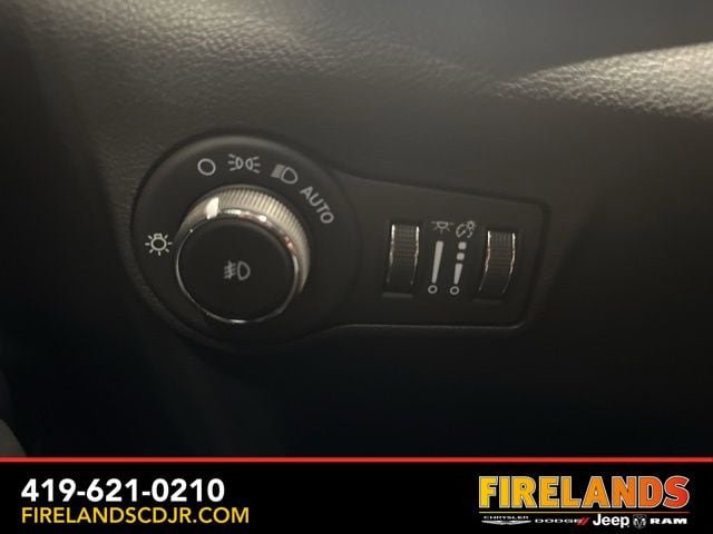 New 2025 Jeep Compass Latitude w/ Sun & Sound Group image 24