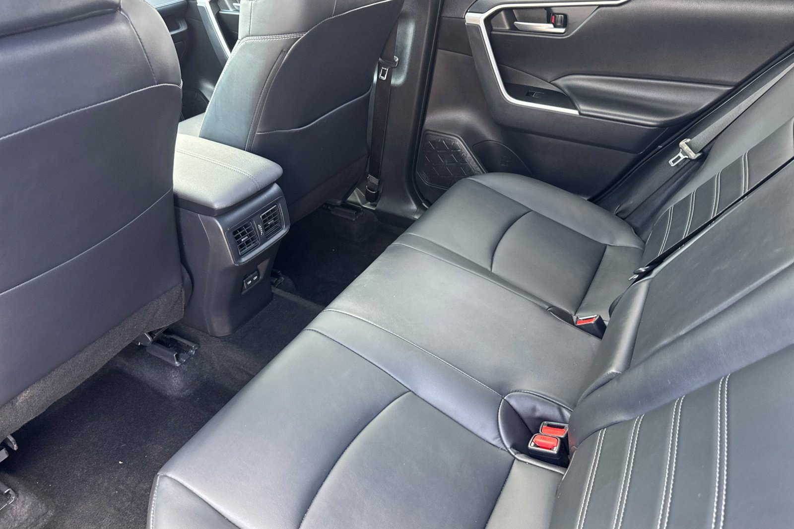Used 2025 Toyota RAV4 XLE Premium AWD/4WD image 29