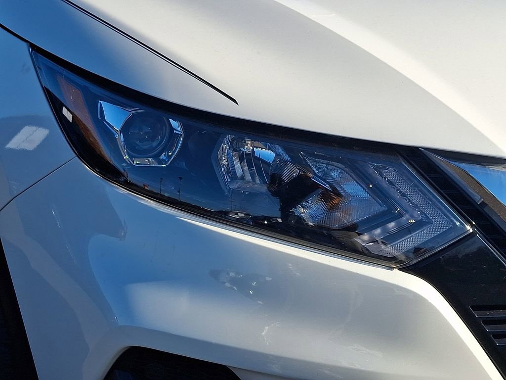 Certified 2022 Nissan Rogue Sport SV image 9