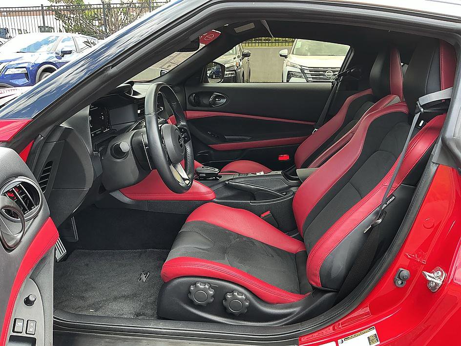 Certified 2025 Nissan Z Performance w/ Floor Mat Package RWD image 8