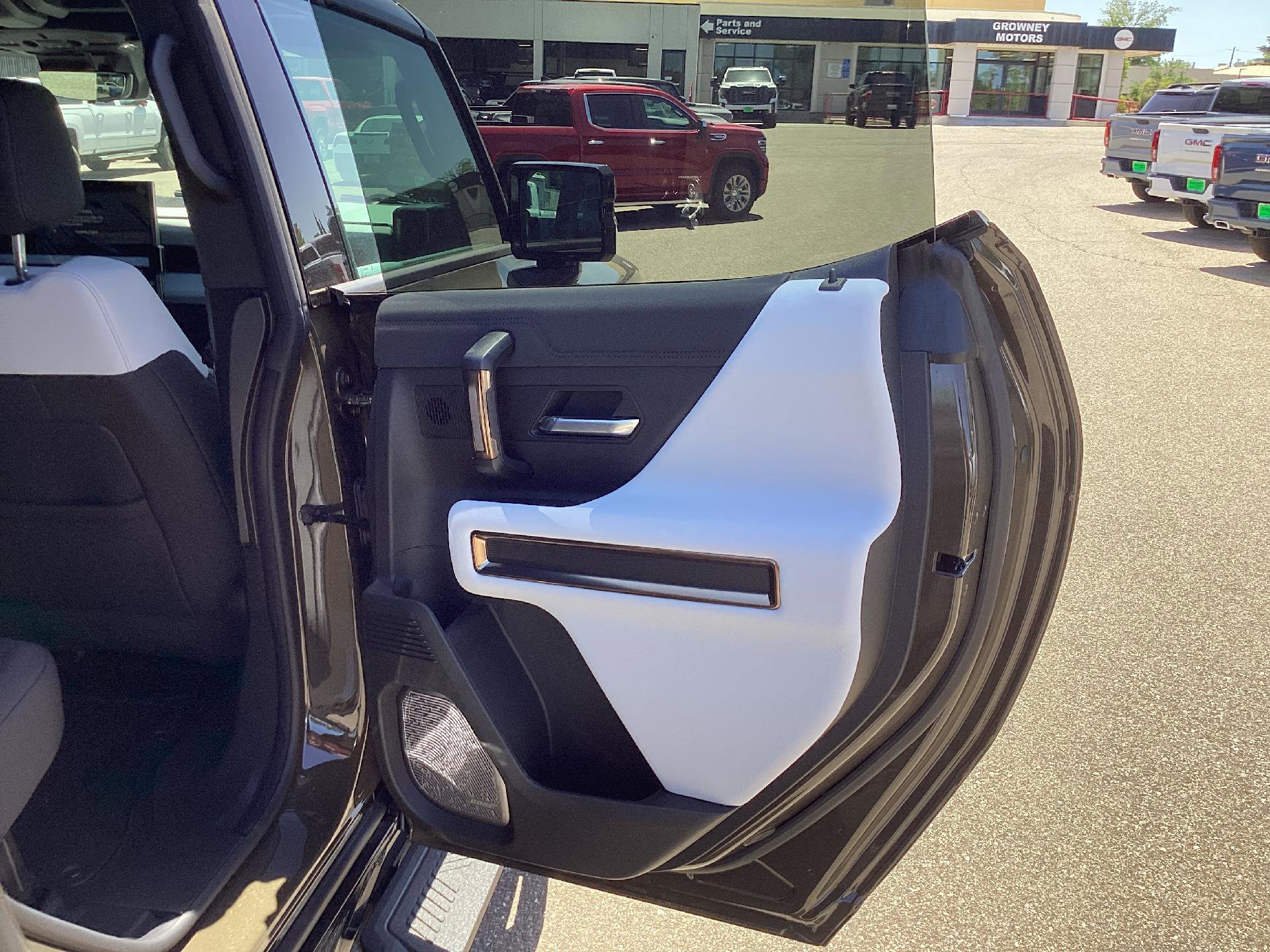 New 2024 GMC Hummer EV 2X image 14