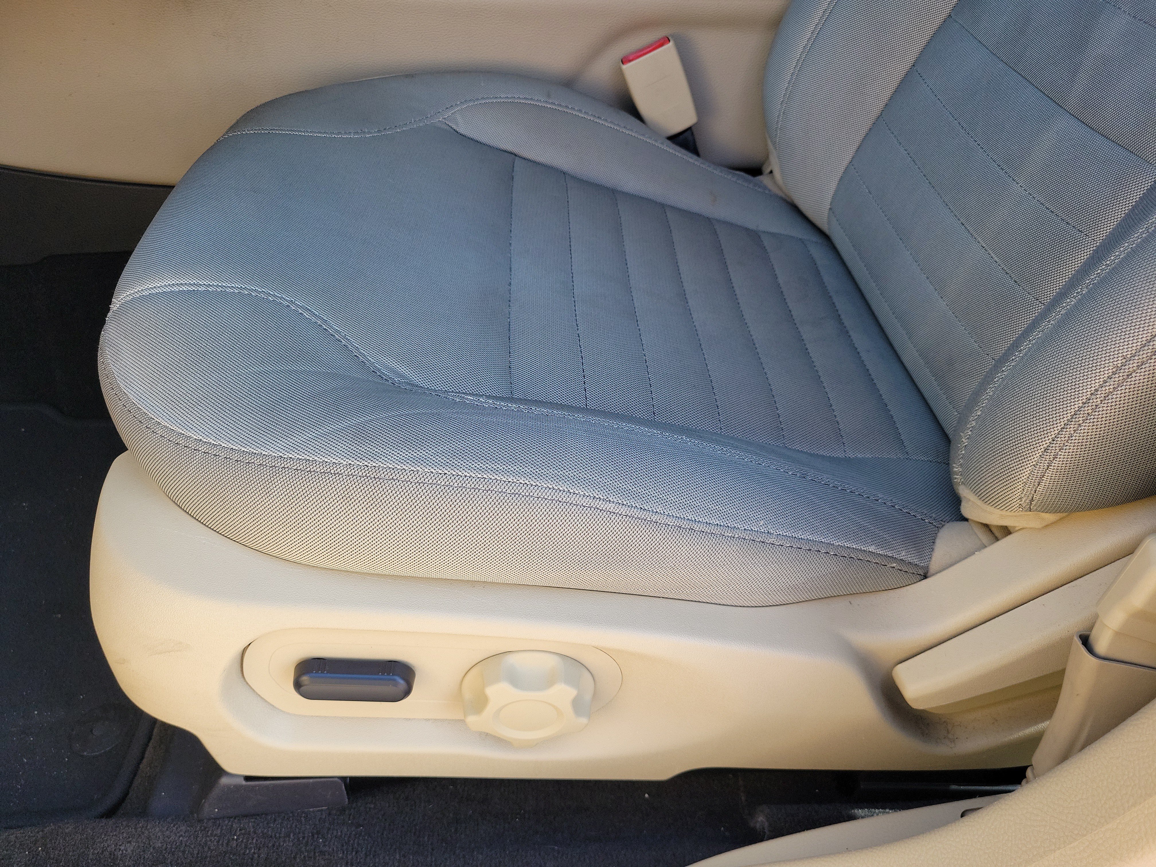 Used 2015 Ford Taurus SE FWD image 10