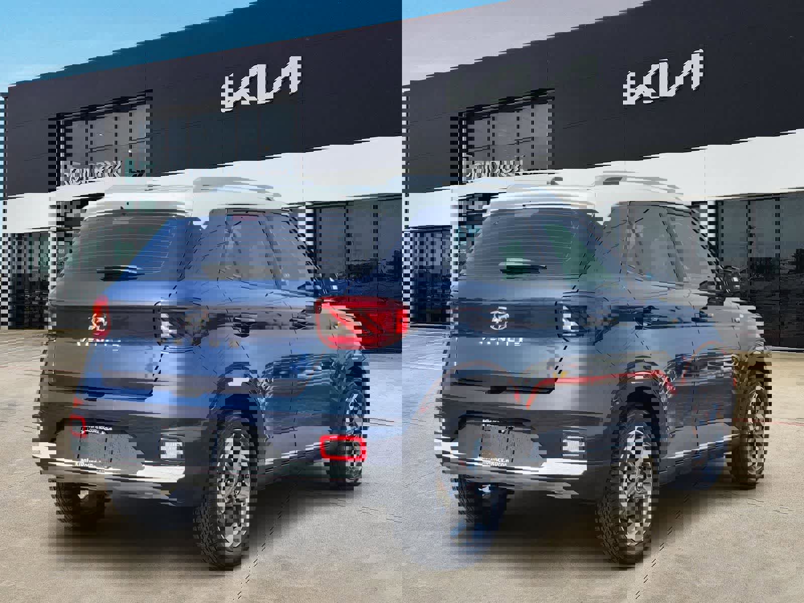 Used 2025 Hyundai Venue Limited image 5