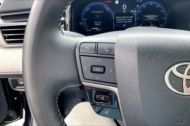 Used 2025 Toyota Camry XLE AWD/4WD image 18