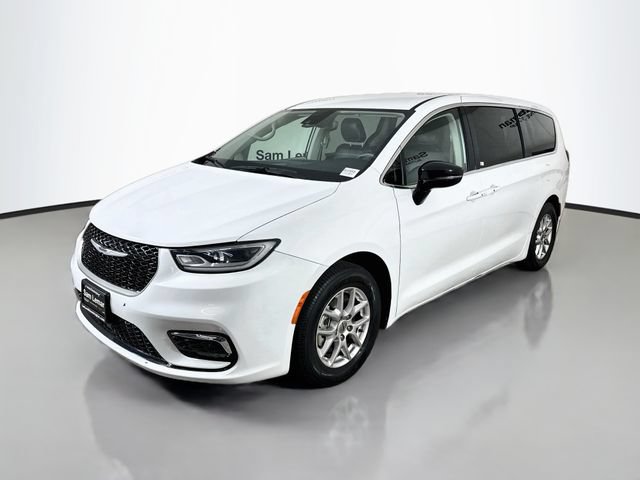 Used 2024 Chrysler Pacifica Touring-L FWD image 3