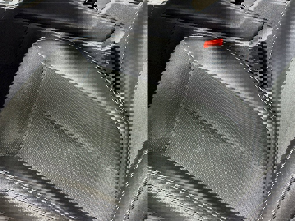 Used 2024 Jeep Grand Cherokee L Laredo image 12