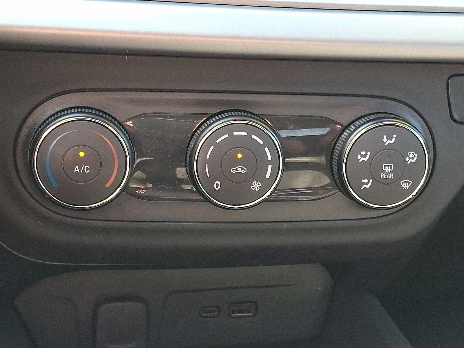 Used 2025 Chevrolet Trax LS image 17