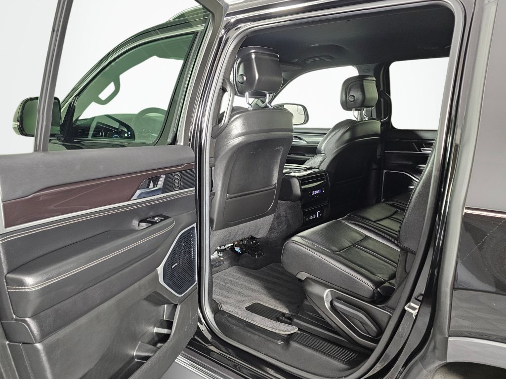 Used 2022 Jeep Wagoneer Series I AWD/4WD image 34