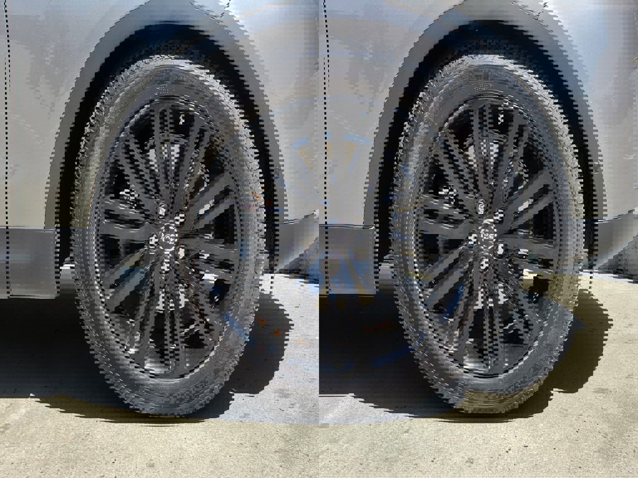 Used 2017 Land Rover Discovery First Edition image 7