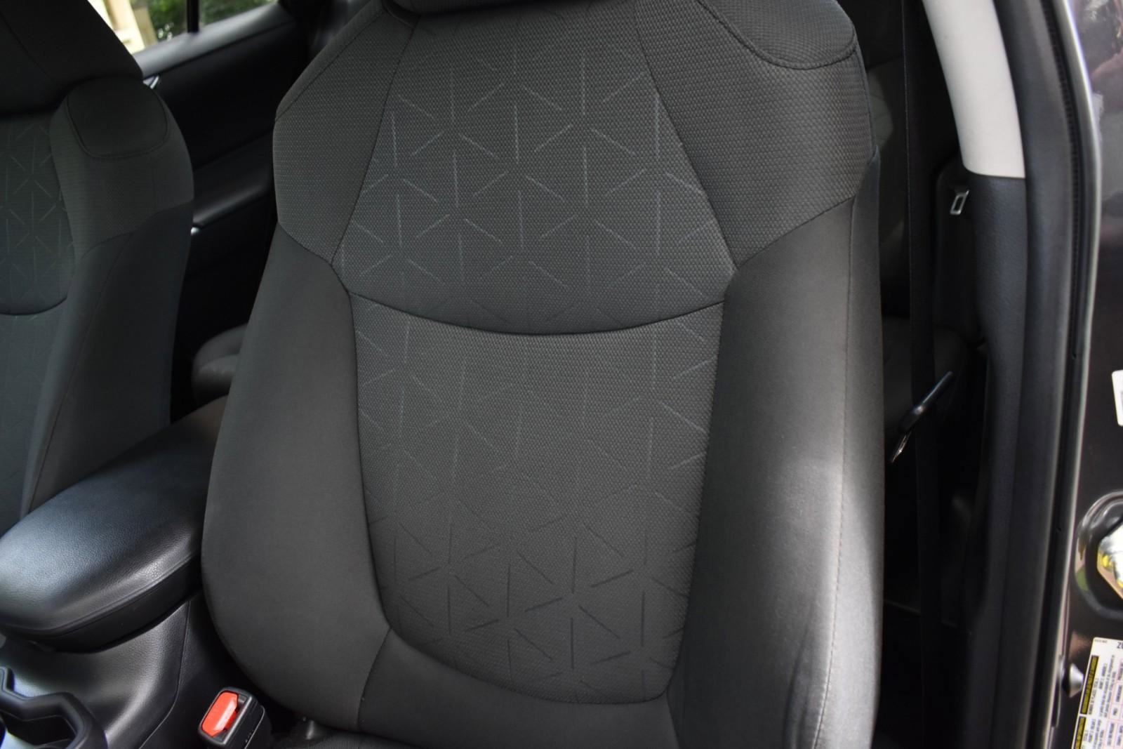 Used 2021 Toyota RAV4 XLE image 32