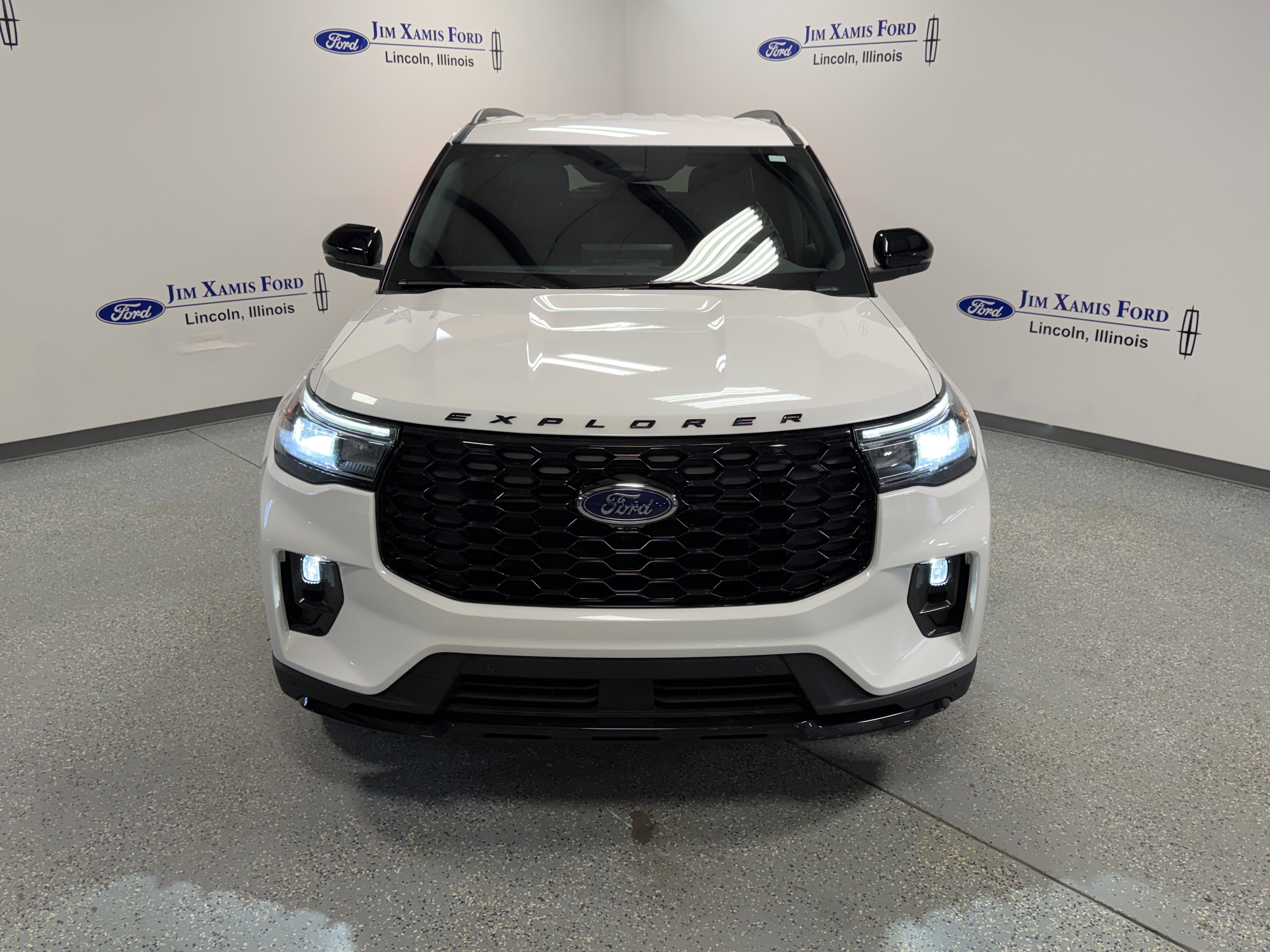 Used 2025 Ford Explorer ST-Line AWD/4WD image 2