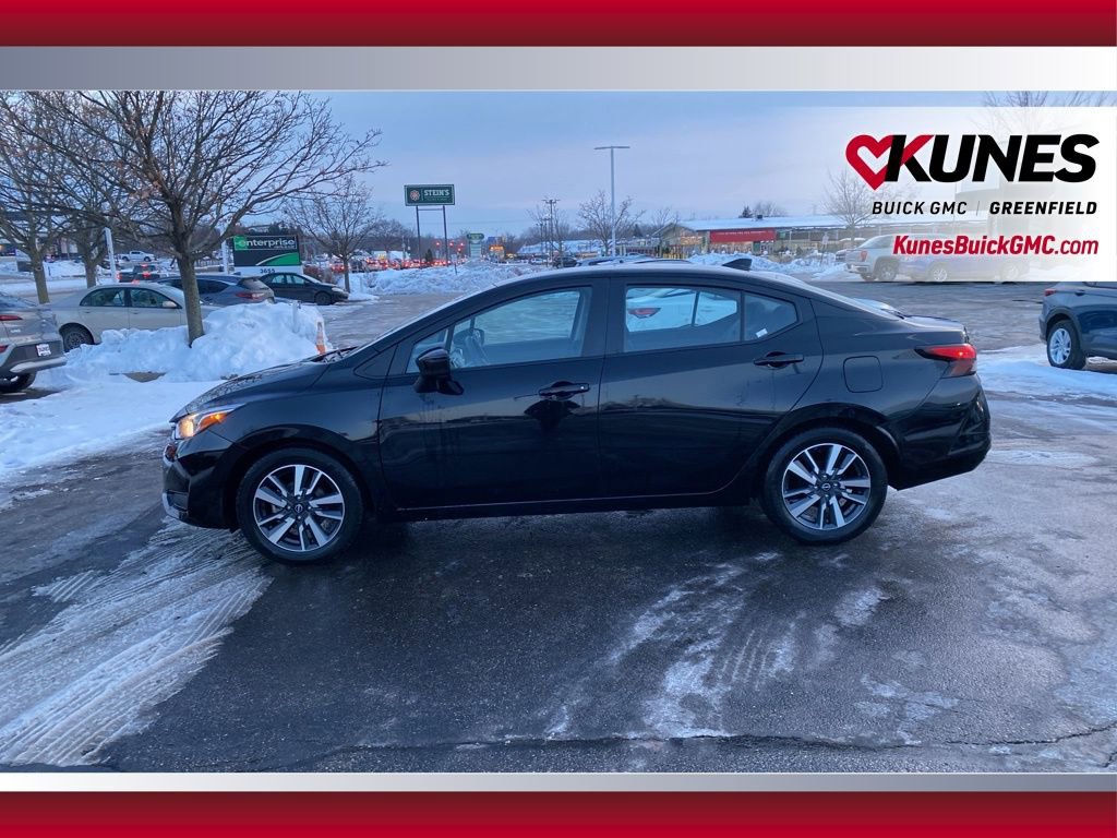 Used 2023 Nissan Versa SV image 9