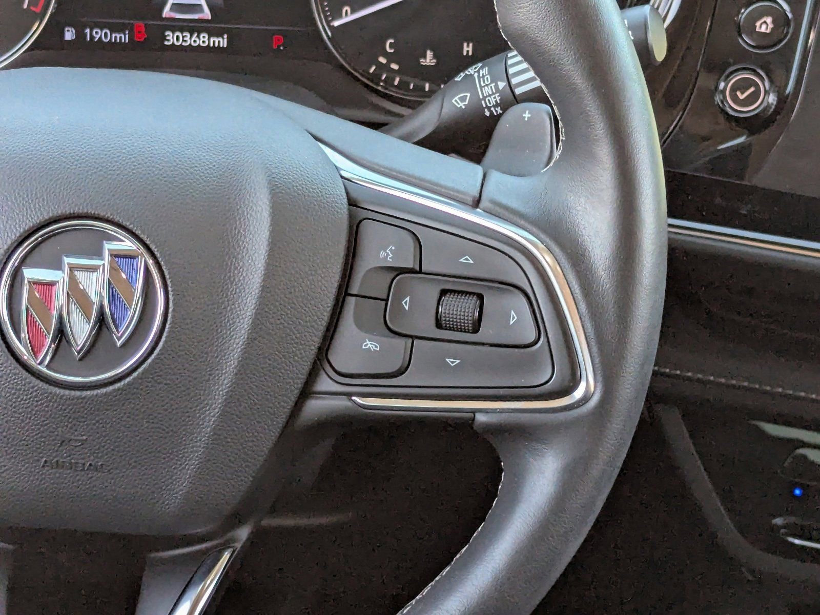 Used 2023 Buick Envision Avenir image 21