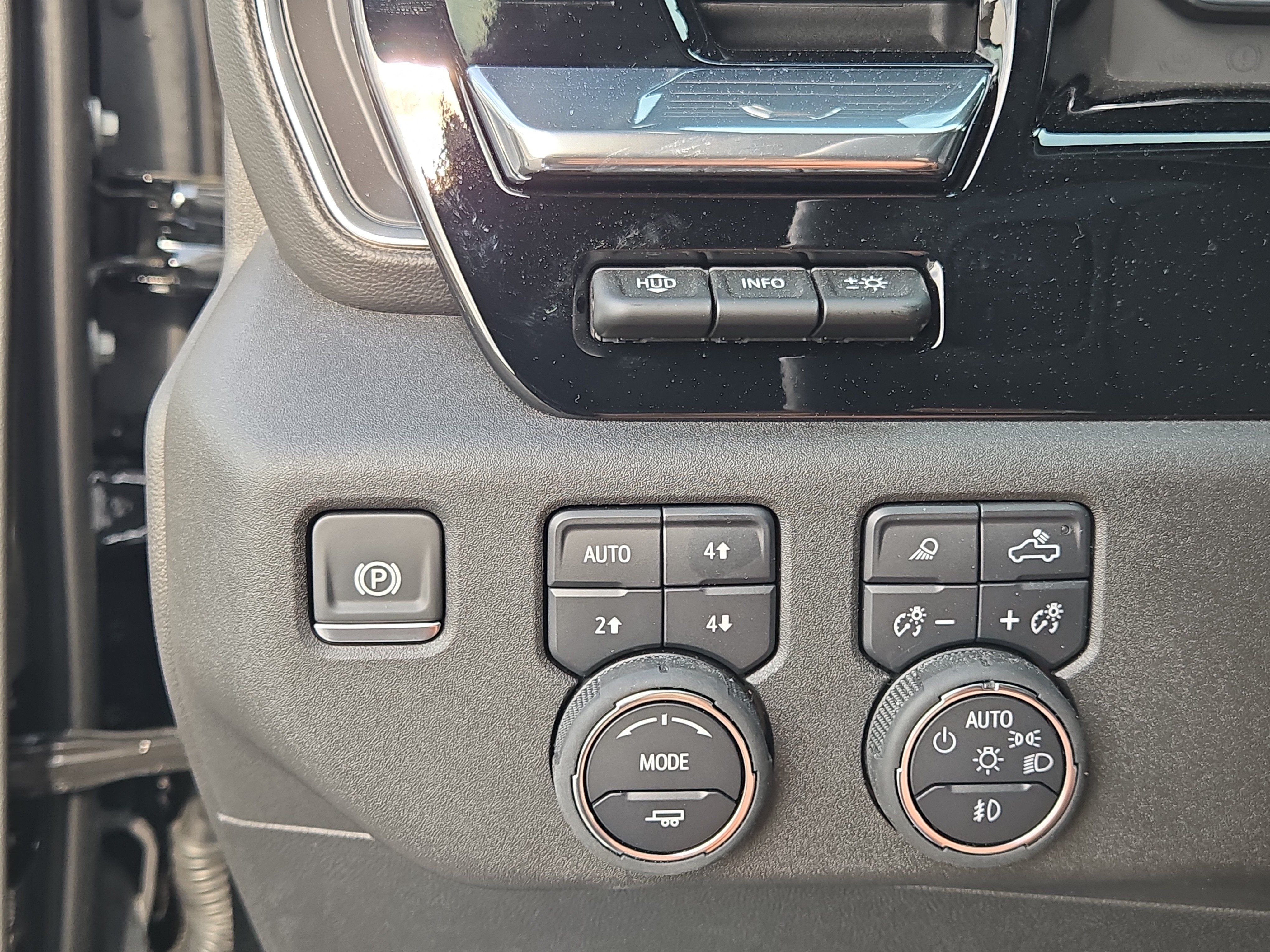 Used 2025 Chevrolet Silverado 2500 High Country w/ Technology Package AWD/4WD image 25