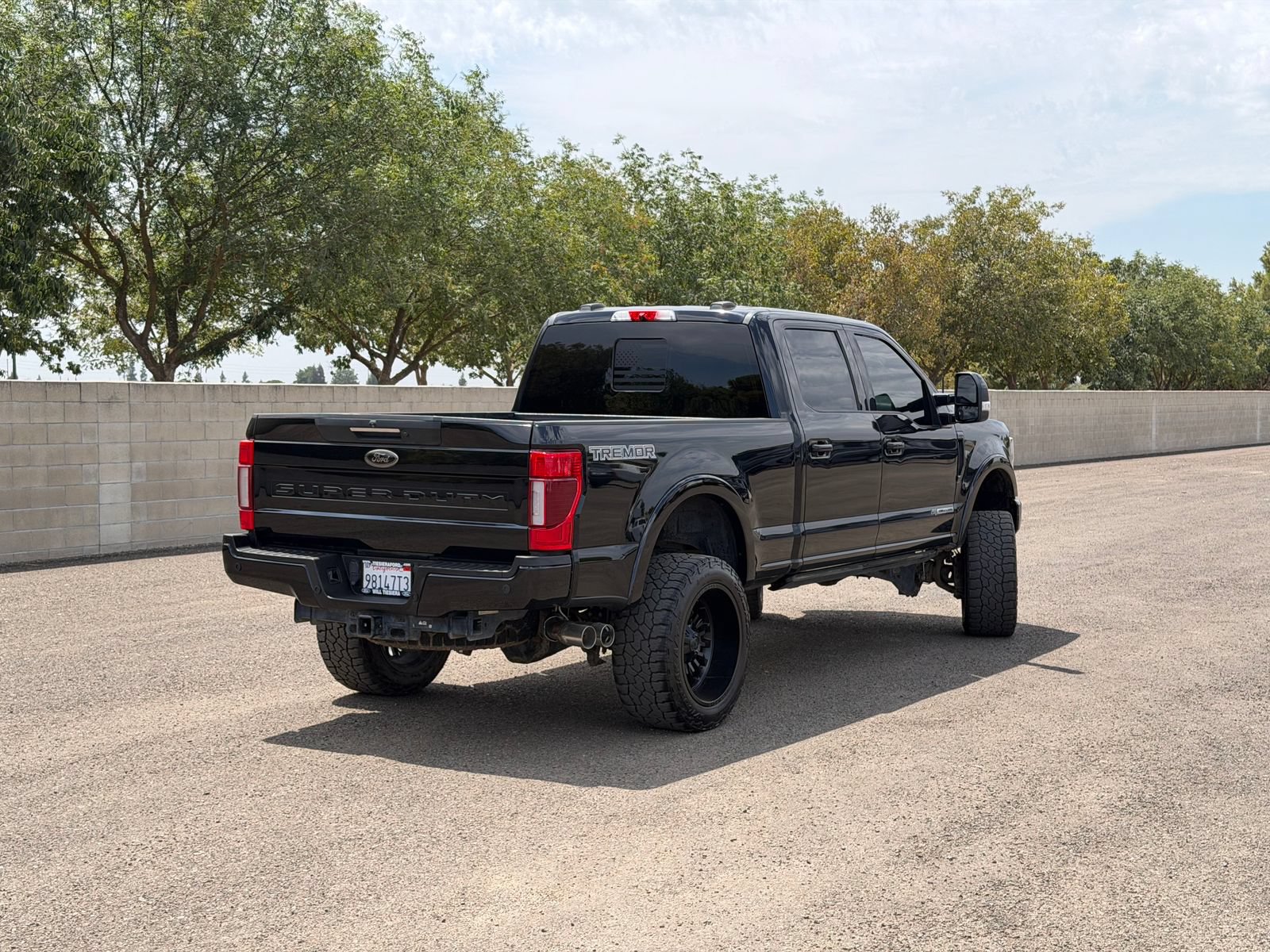 Used 2022 Ford F350 Lariat w/ Tremor Off-Road Package AWD/4WD video 3