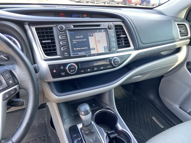 Used 2017 Toyota Highlander Limited Platinum AWD/4WD image 23