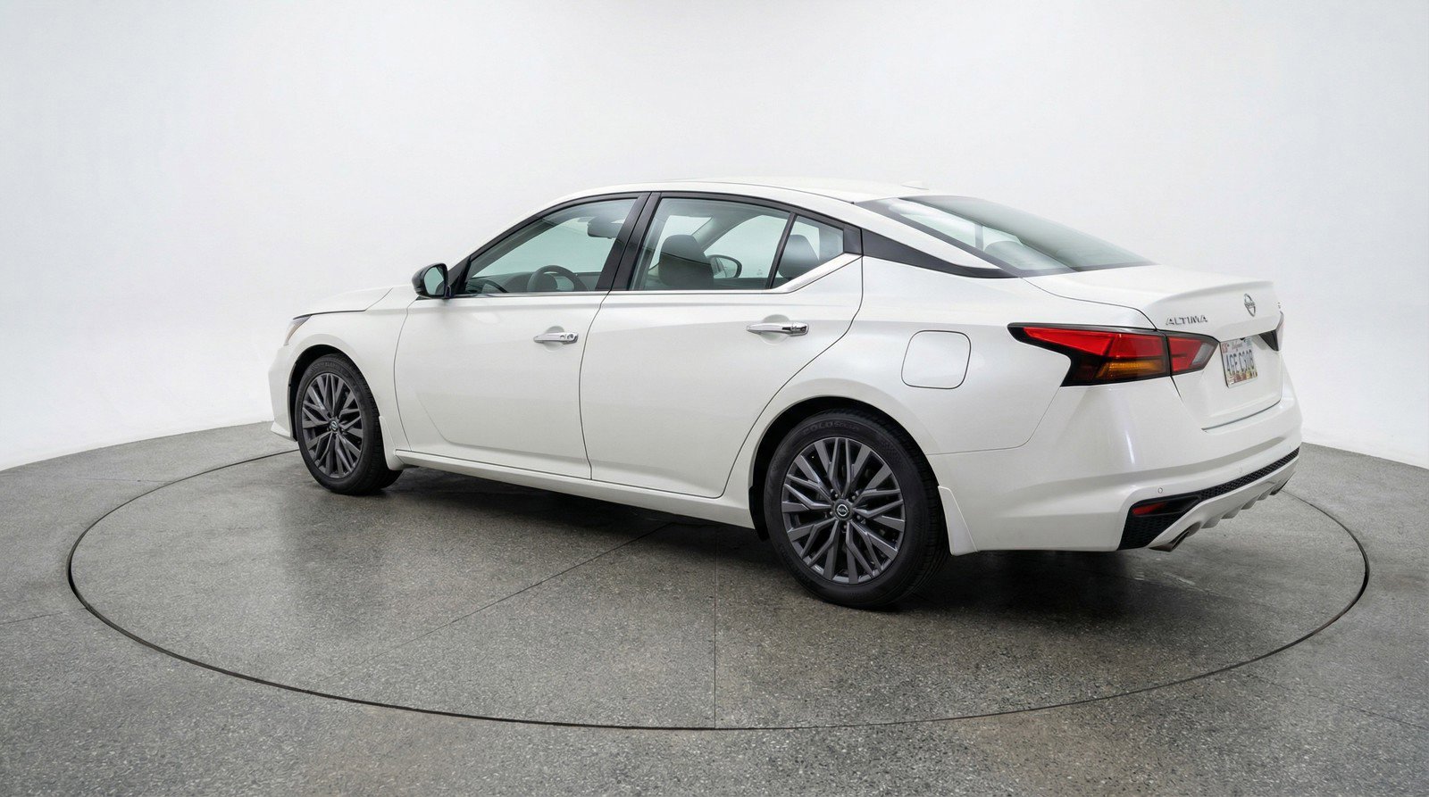 Used 2025 Nissan Altima 2.5 SV FWD image 6