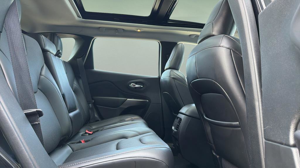 Used 2021 Jeep Cherokee Limited image 19