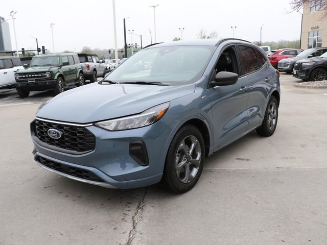 Used 2023 Ford Escape ST-Line w/ Tech Pack #1 FWD image 2