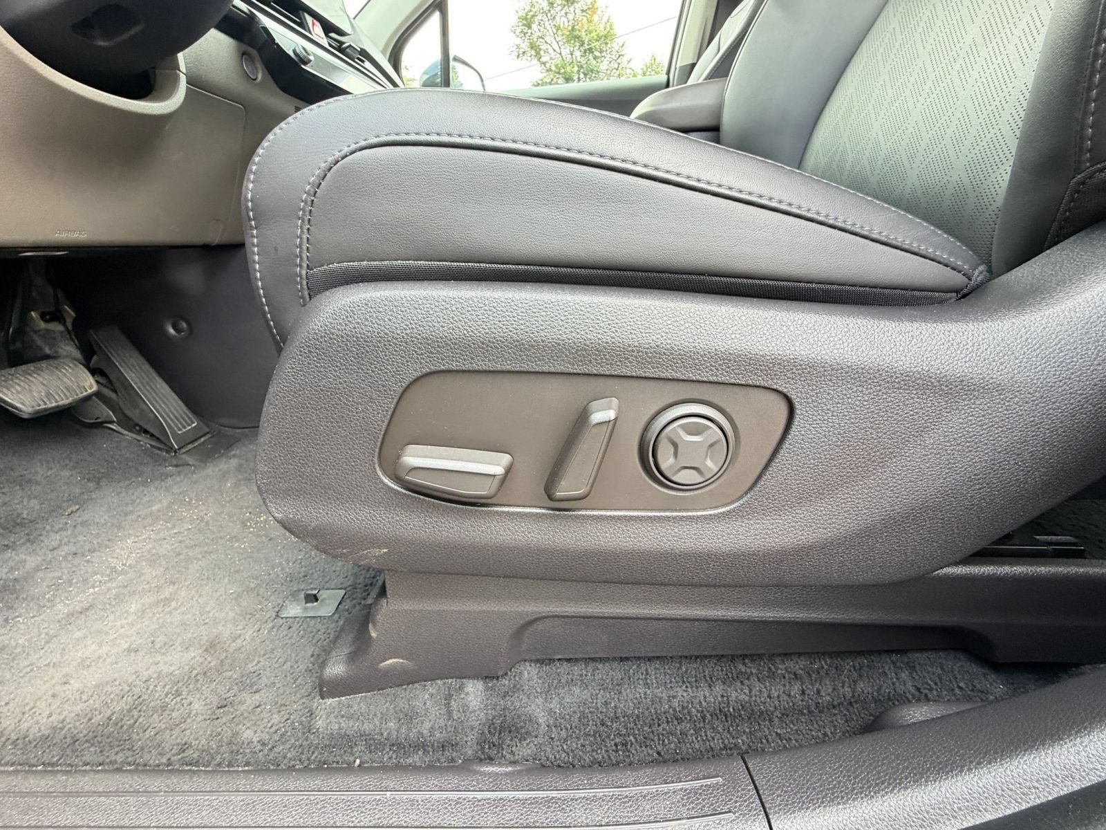 Used 2026 Kia Carnival FWD image 19