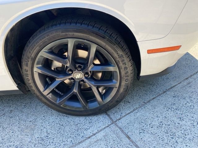 Used 2022 Dodge Challenger SXT w/ Driver Convenience Group RWD image 25