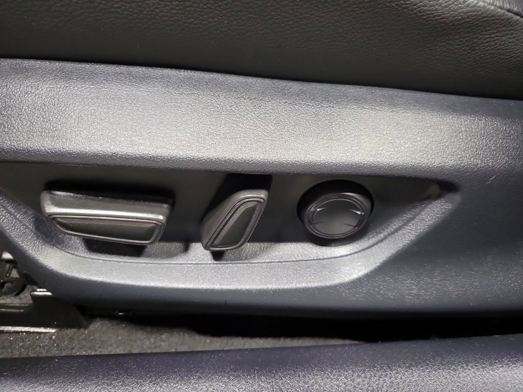 Used 2025 Toyota Camry XLE image 30