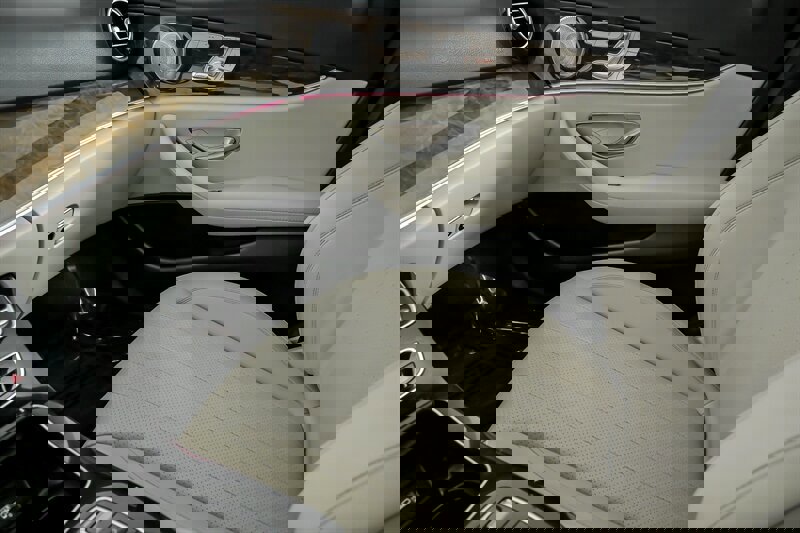 Used 2017 Mercedes-Benz E 300 4MATIC image 37