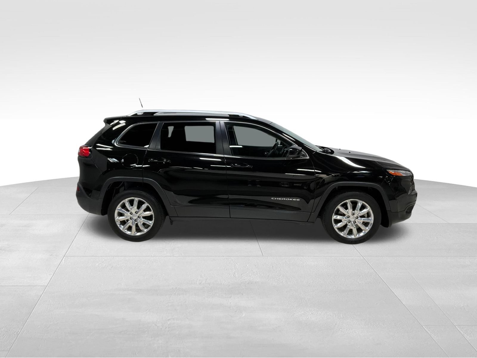 Used 2017 Jeep Cherokee Limited FWD image 4