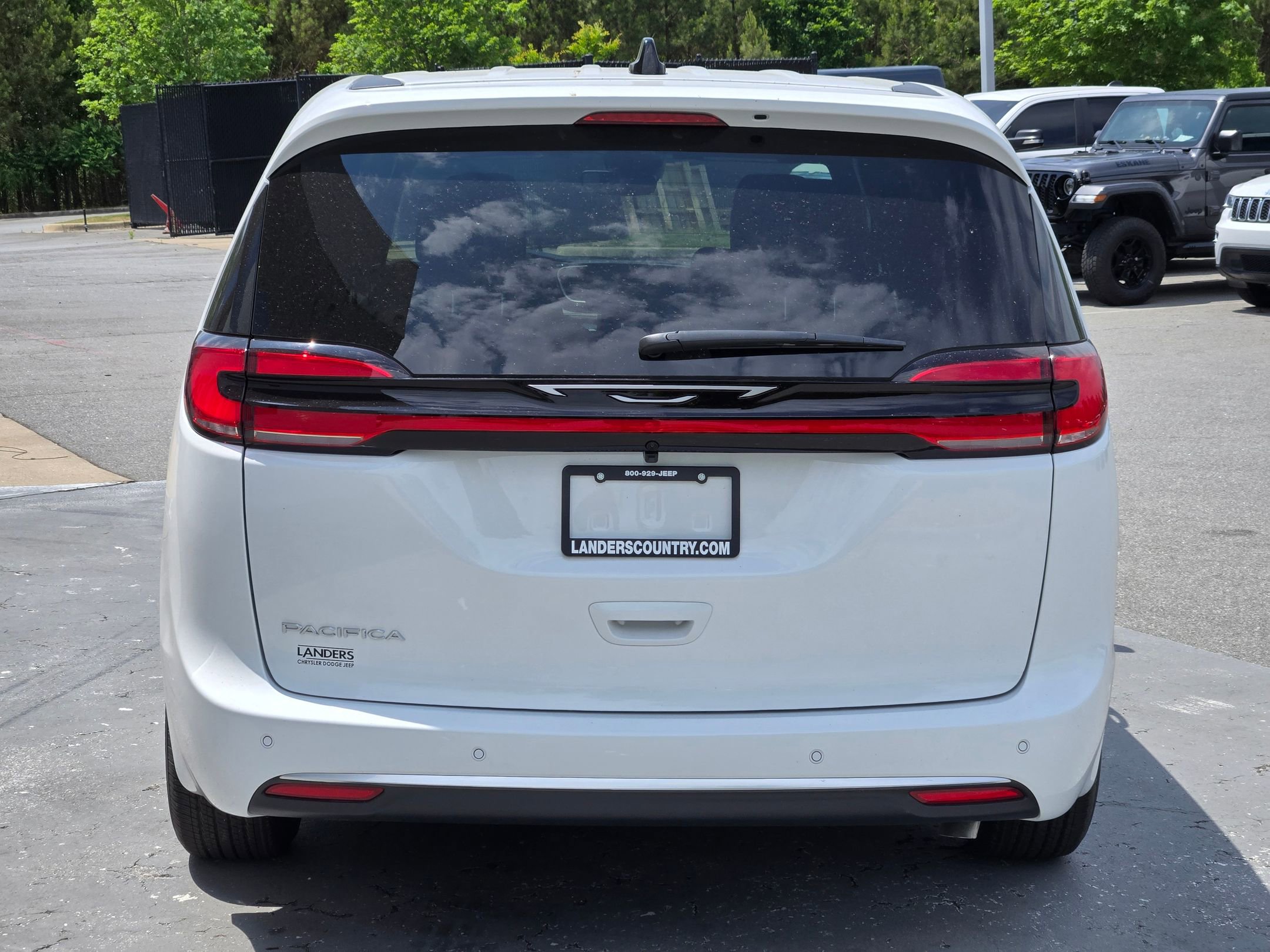 New 2027 Chrysler Pacifica Select FWD image 6