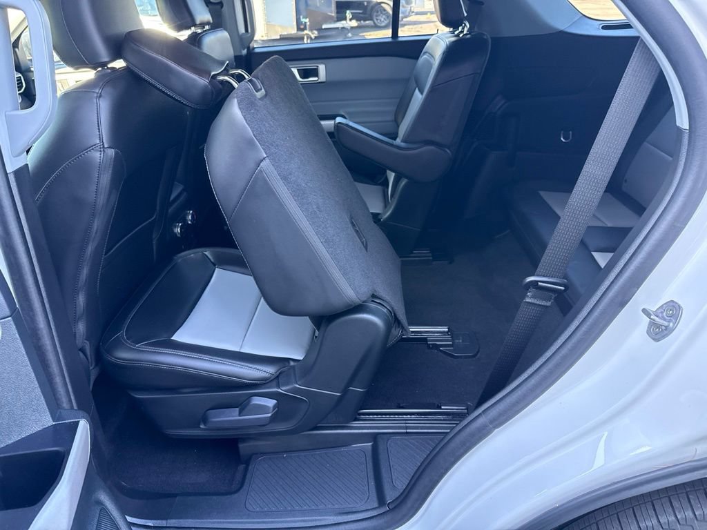 Used 2024 Ford Explorer XLT w/ Equipment Group 202A AWD/4WD image 35