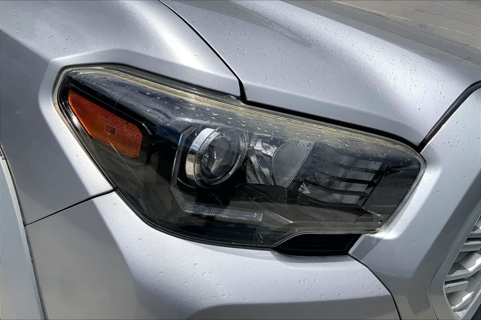 Used 2020 Toyota Tacoma 2WD Double Cab image 31