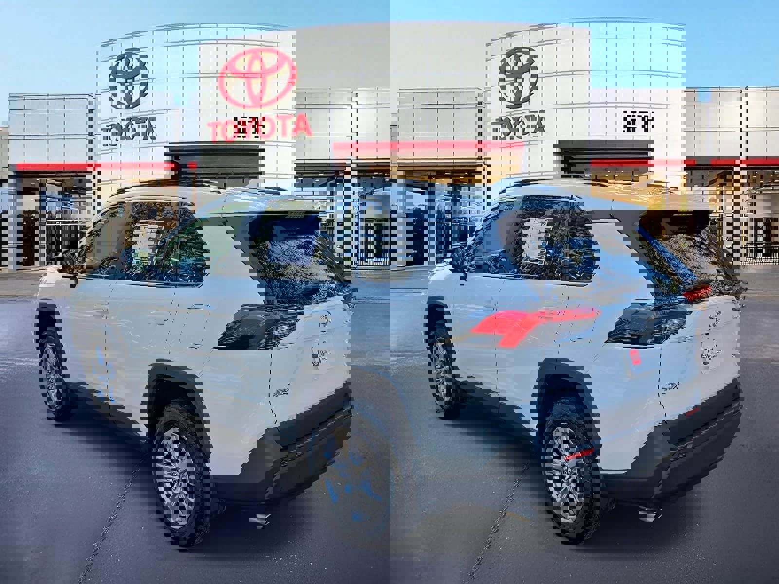 Used 2025 Toyota RAV4 XLE w/ Convenience Package image 7