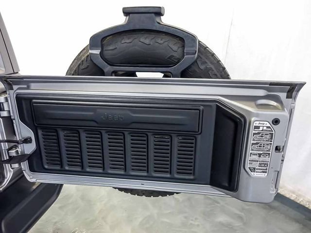 Used 2019 Jeep Wrangler Unlimited Sahara AWD/4WD image 28