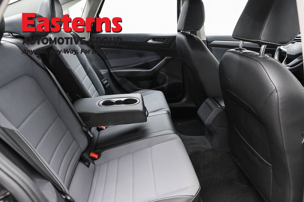 Used 2025 Volkswagen Jetta SE FWD image 22