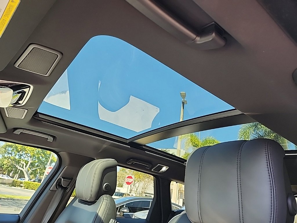 Used 2022 Land Rover Range Rover Sport HST image 5