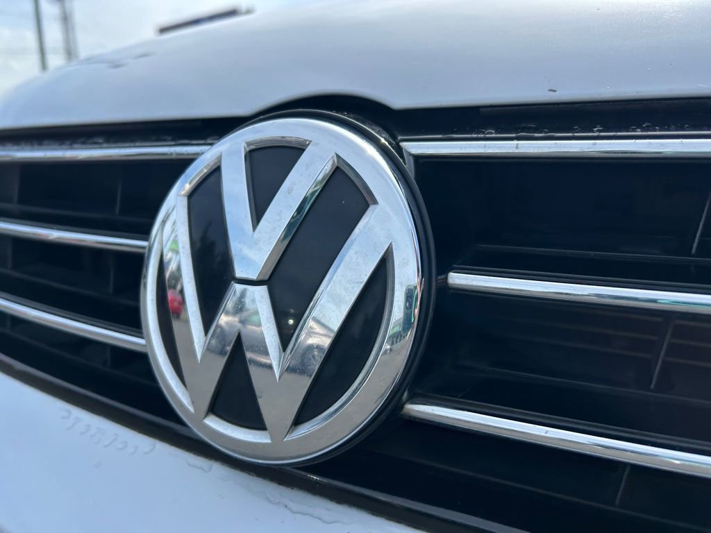 Used 2017 Volkswagen Jetta SE FWD image 33