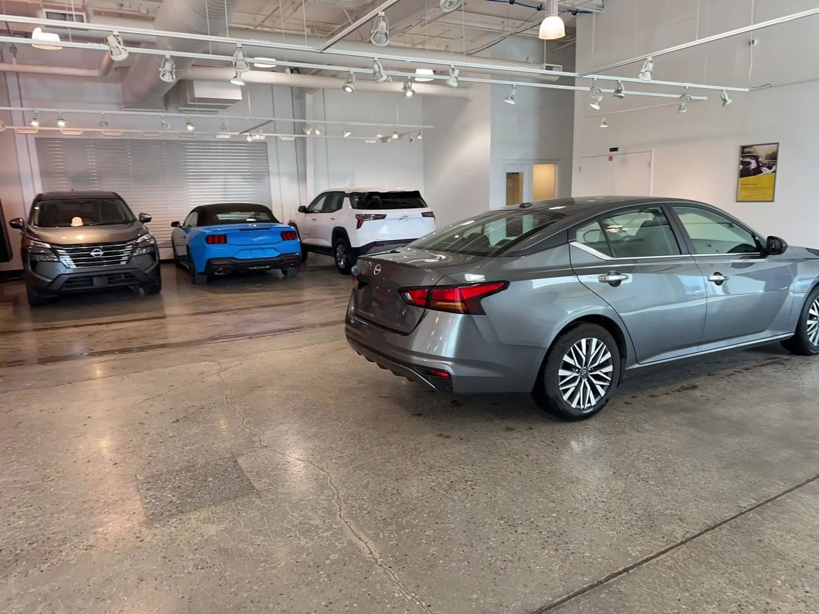 Used 2025 Nissan Altima 2.5 SV image 14