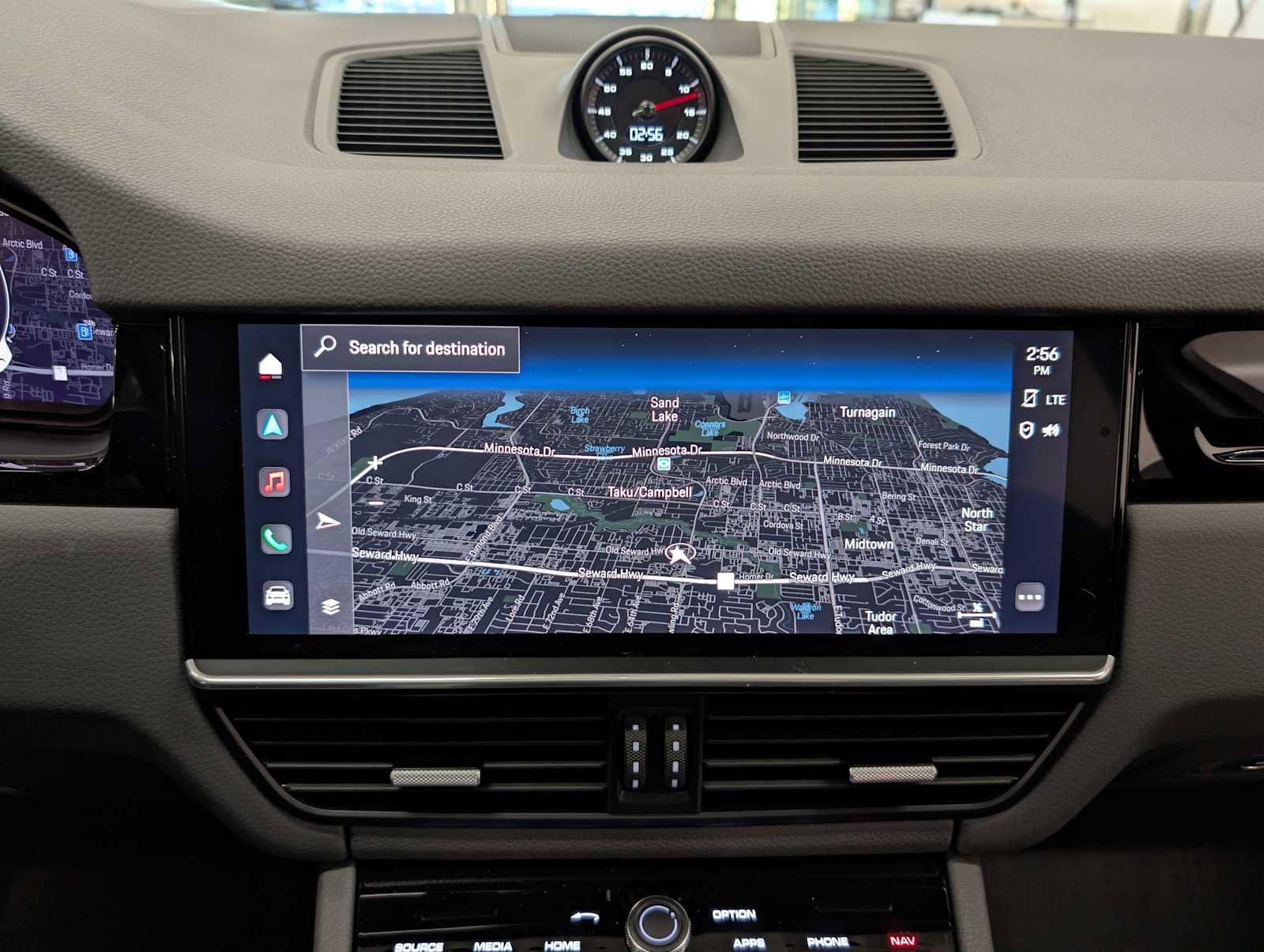 Used 2023 Porsche Cayenne Coupe image 32