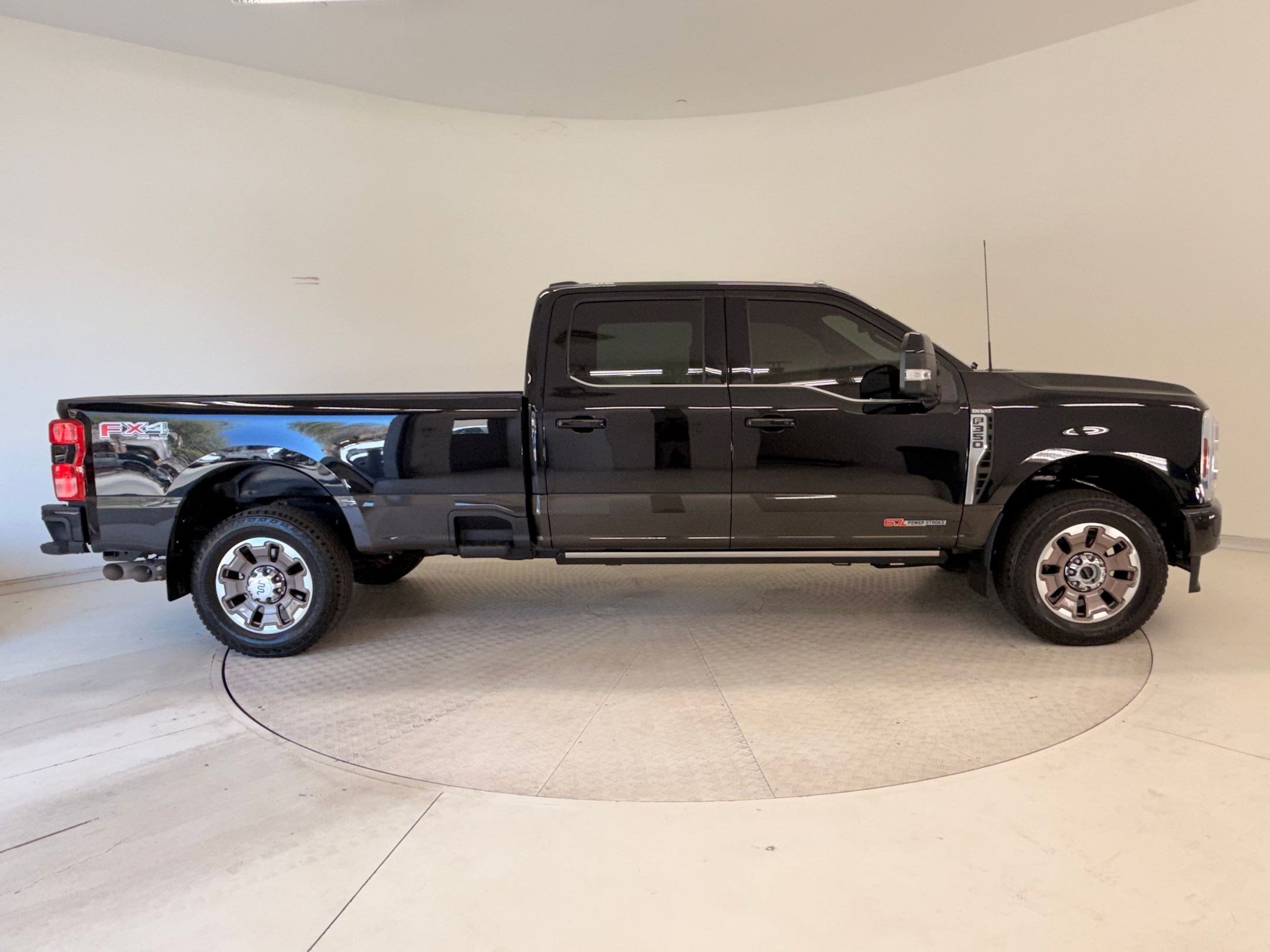 Used 2025 Ford F350 King Ranch image 8
