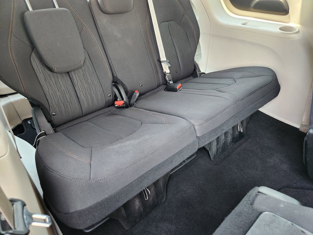 Used 2019 Chrysler Pacifica Touring image 20