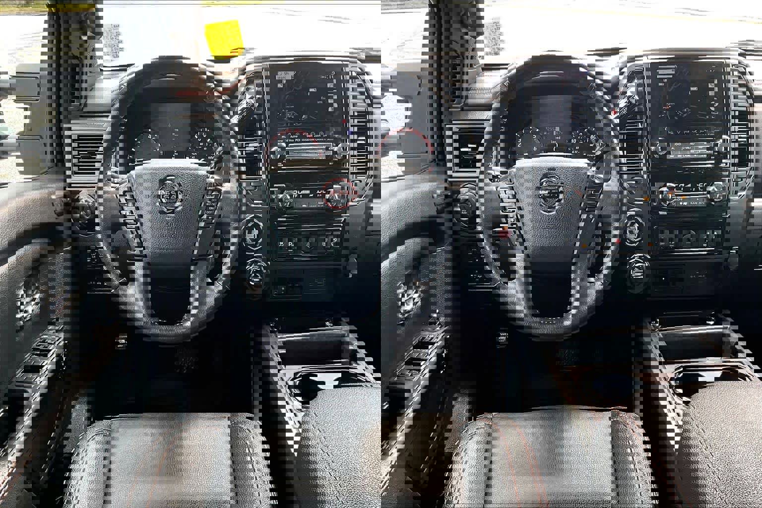 Used 2024 Nissan Titan PRO-4X w/ Pro-4x Convenience Package image 6