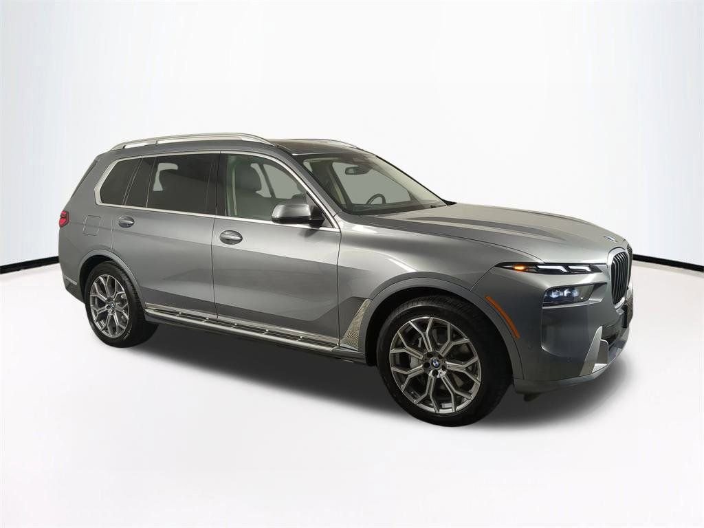 Used 2024 BMW X7 xDrive40i w/ Premium Package image 2