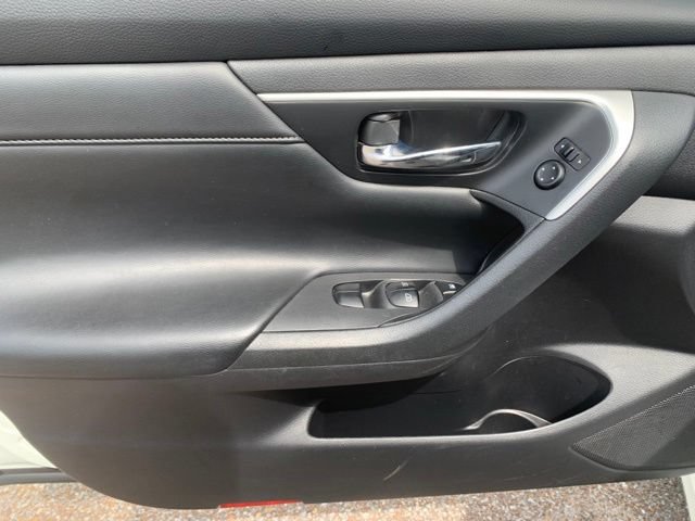 Used 2016 Nissan Altima 2.5 SL w/ Moonroof Package FWD image 13