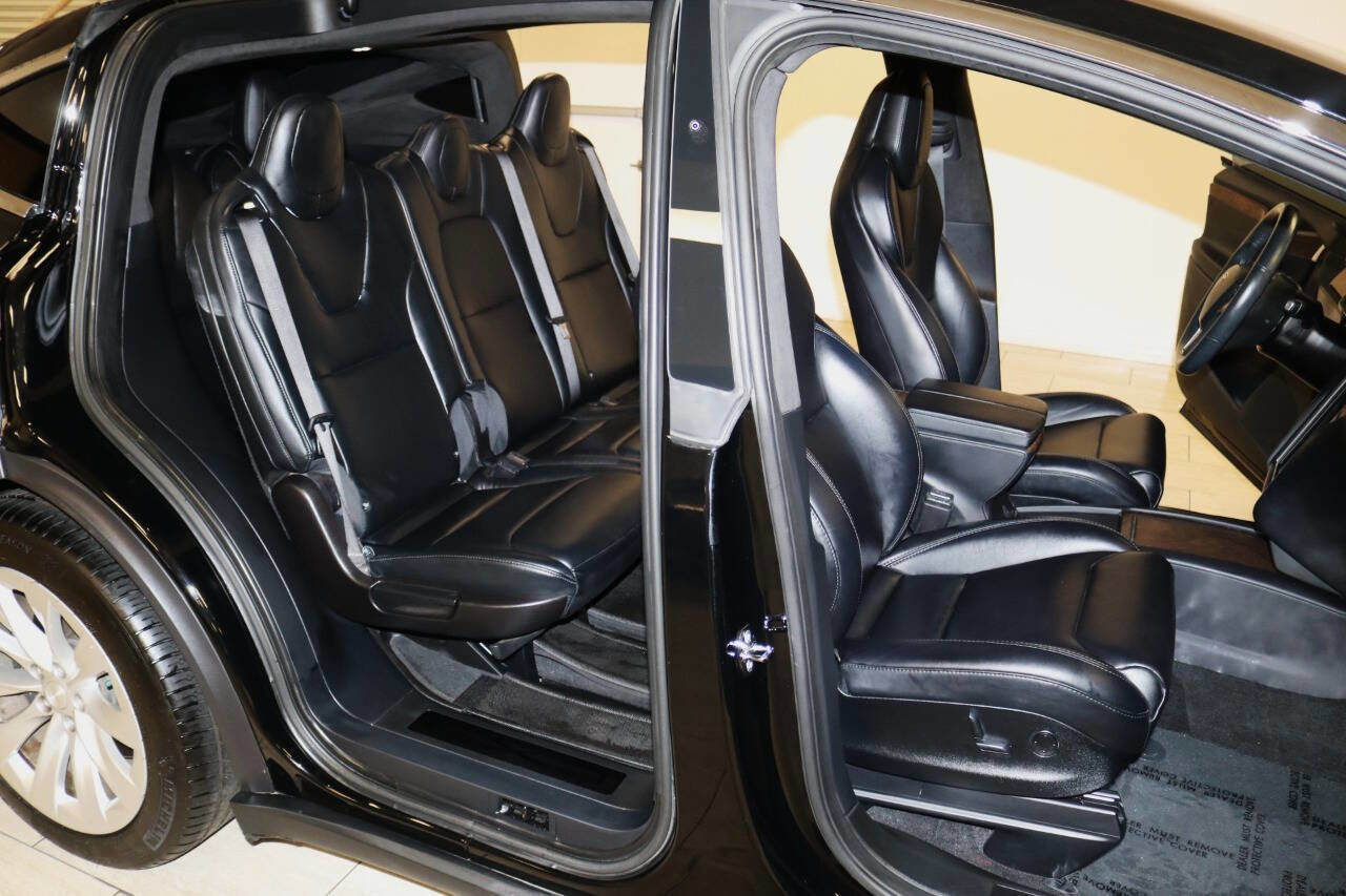 Used 2020 Tesla Model X image 27