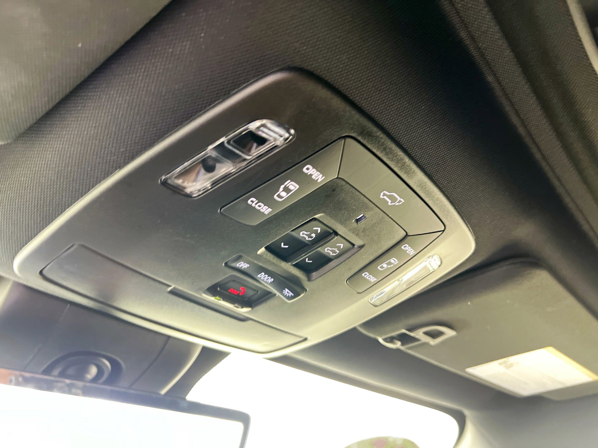 Used 2025 Toyota Sienna Platinum image 22