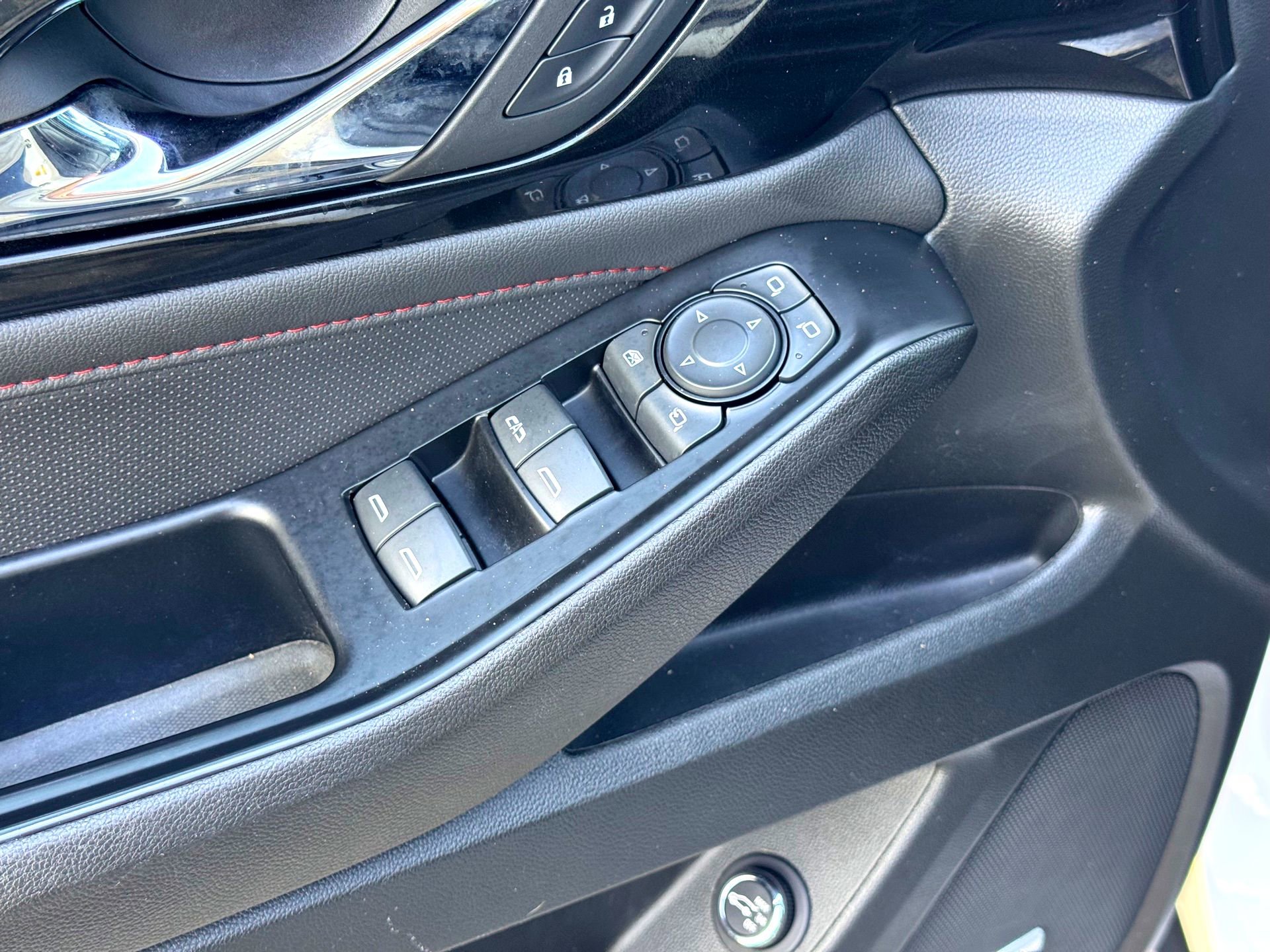 Used 2022 Chevrolet Traverse RS w/ LPO, Floor Liner Package FWD image 14